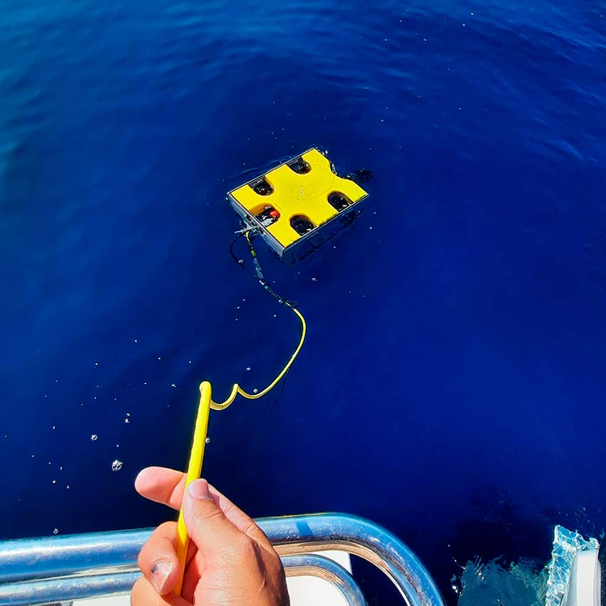 El ROV de la Fundación Museo del Mar de Ceuta momentos antes de empezar a sumergirse